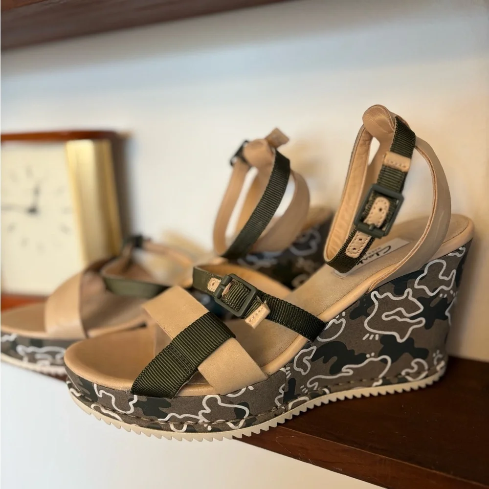 Clarks Narrative Adesha Art Khaki Combi Wedge Heel Sandals Women’s 9